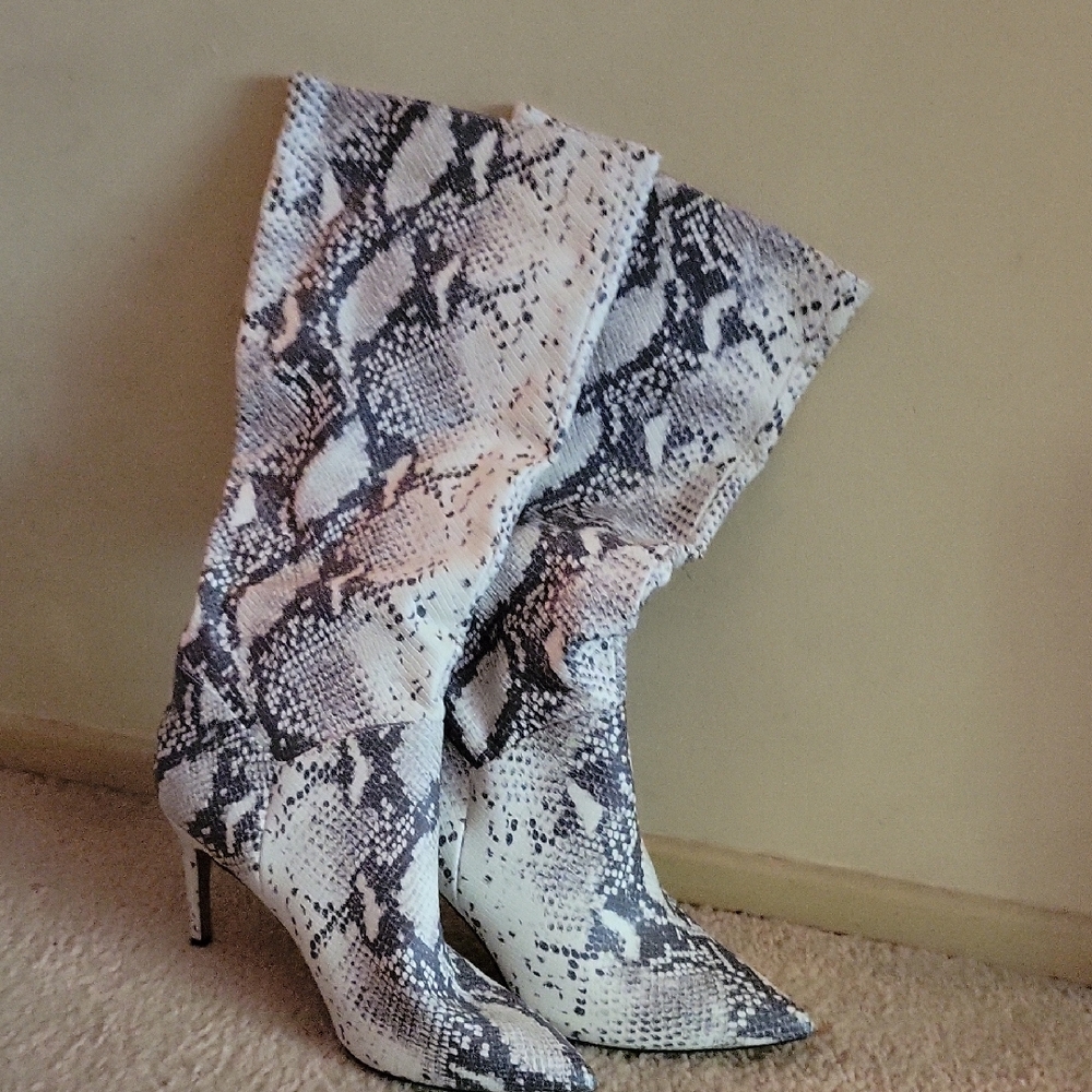 Steve Madden White and Black Snakeskin Heeled Boots